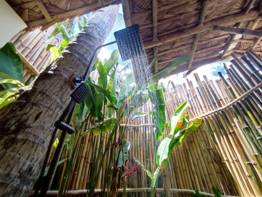 The Bamboo Houses - Tropical Garden & Empty Beach 제너럴 루나 외부 사진