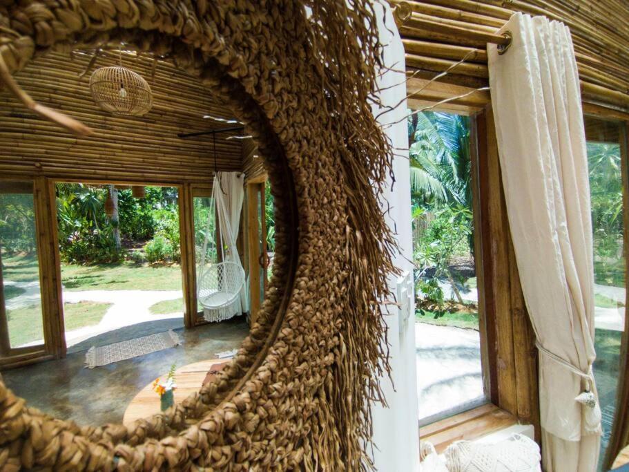 The Bamboo Houses - Tropical Garden & Empty Beach 제너럴 루나 외부 사진