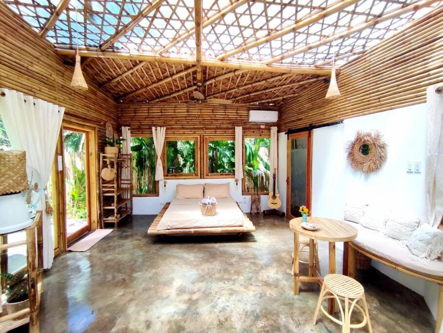 The Bamboo Houses - Tropical Garden & Empty Beach 제너럴 루나 외부 사진