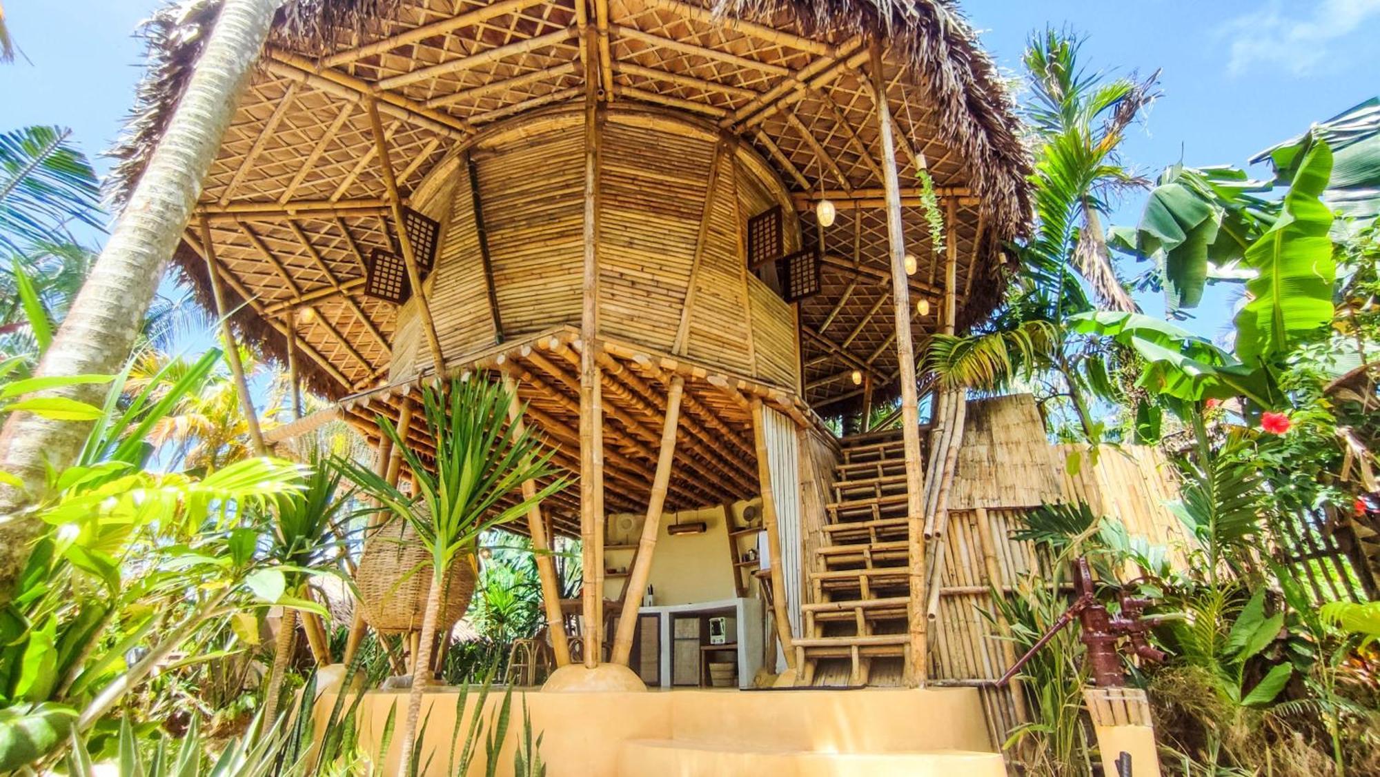 The Bamboo Houses - Tropical Garden & Empty Beach 제너럴 루나 외부 사진