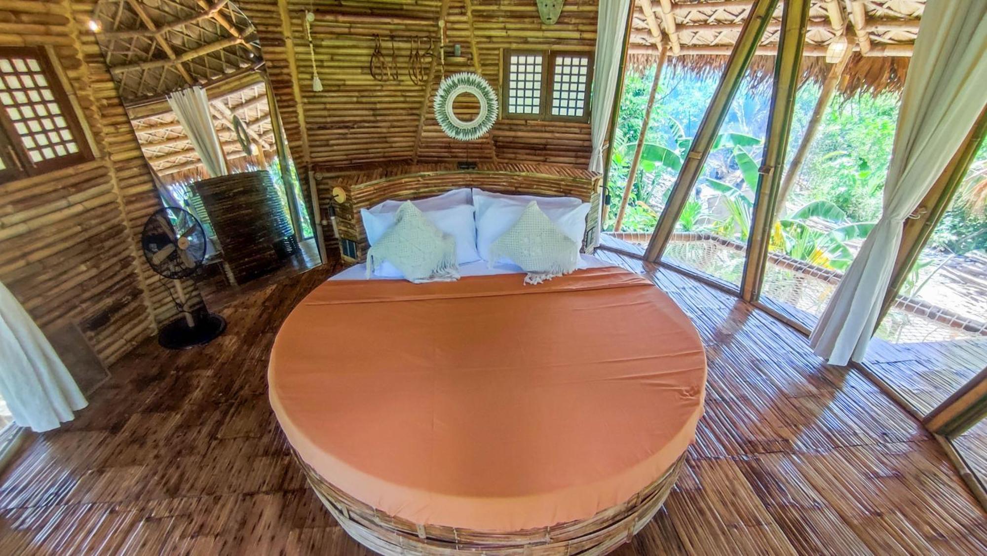 The Bamboo Houses - Tropical Garden & Empty Beach 제너럴 루나 외부 사진