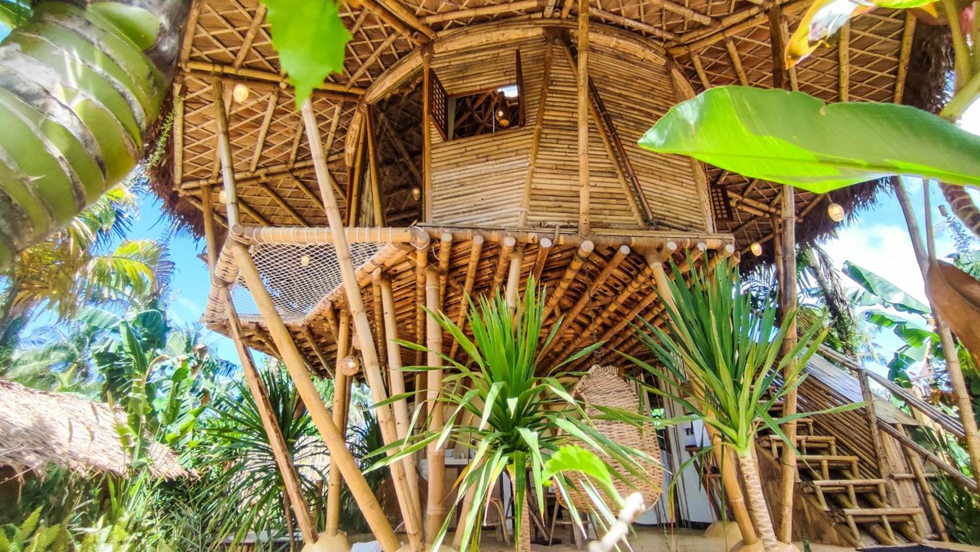 The Bamboo Houses - Tropical Garden & Empty Beach 제너럴 루나 외부 사진