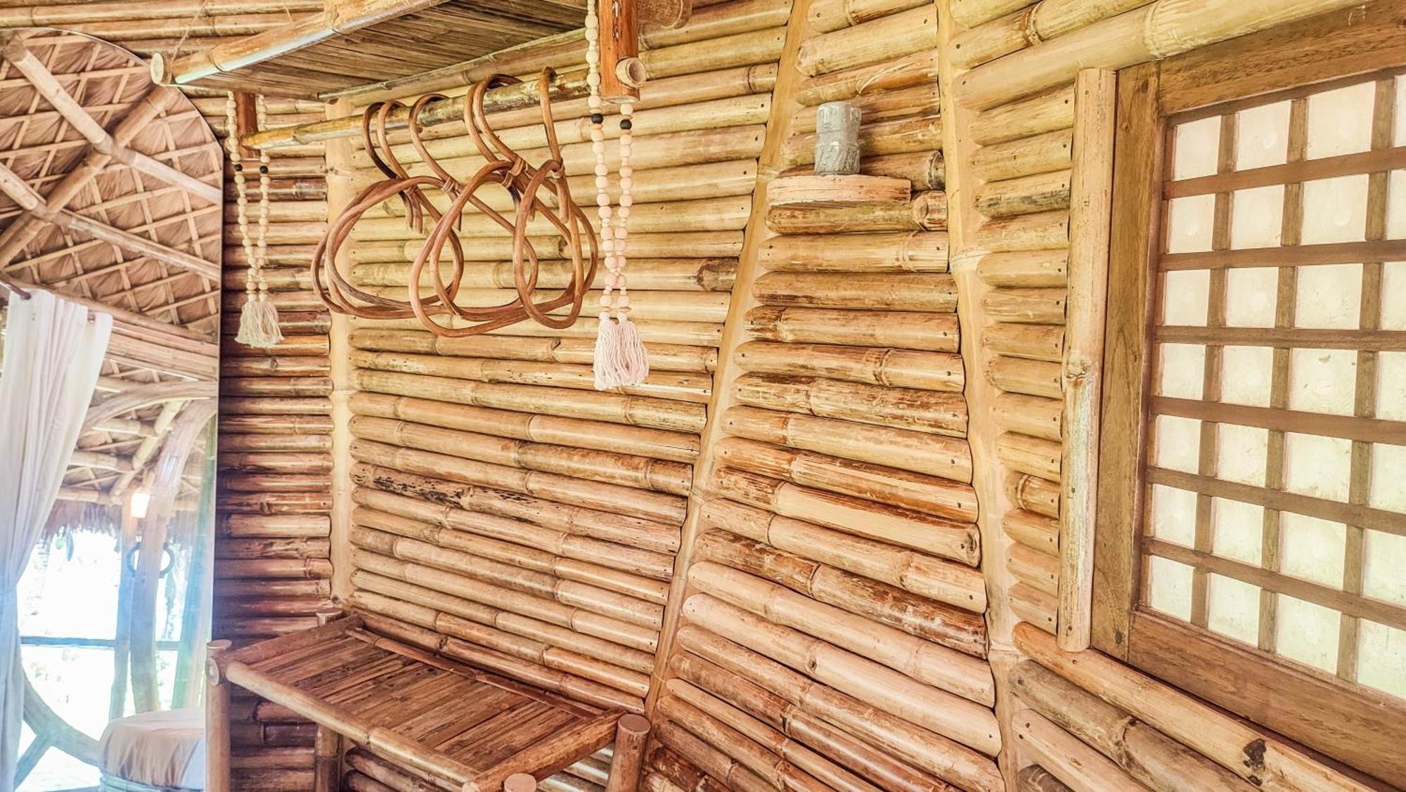 The Bamboo Houses - Tropical Garden & Empty Beach 제너럴 루나 외부 사진