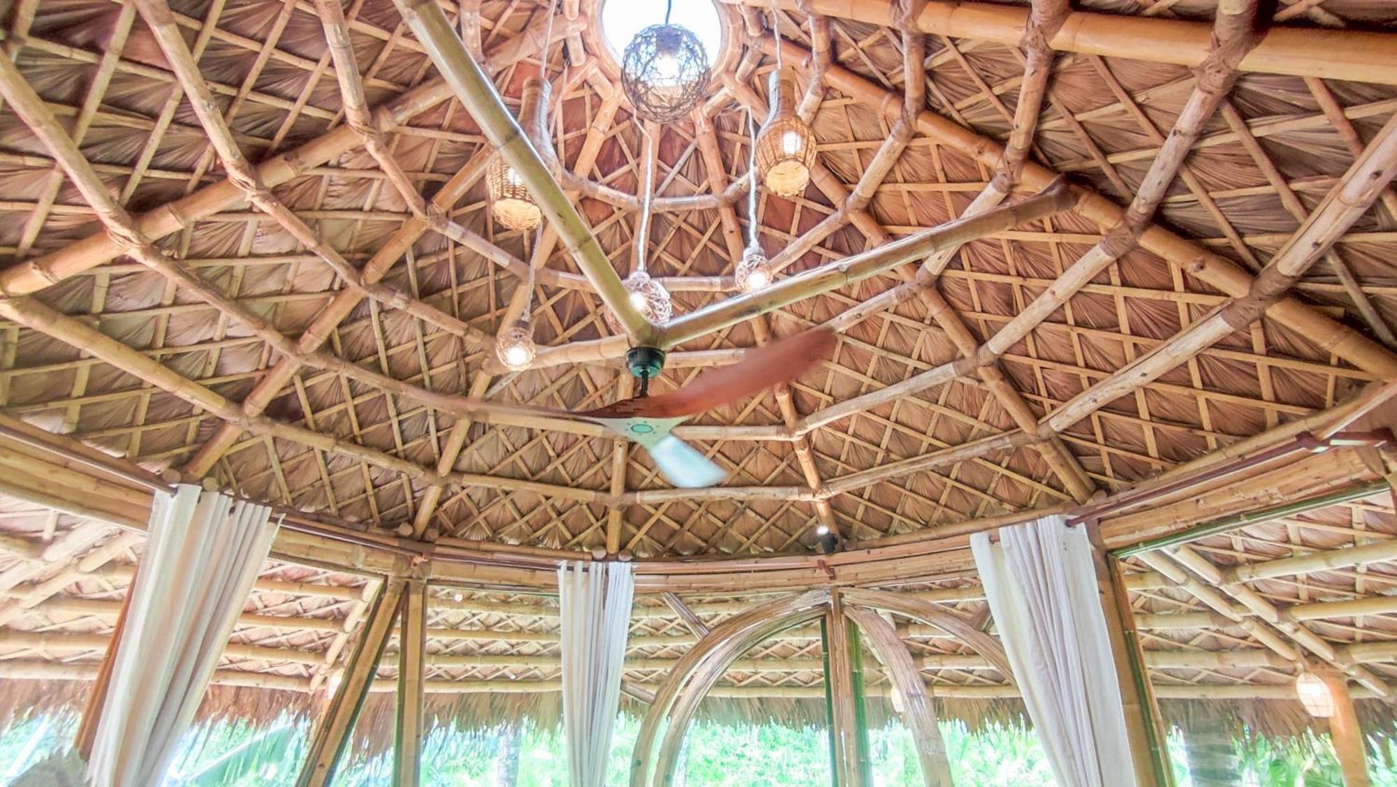 The Bamboo Houses - Tropical Garden & Empty Beach 제너럴 루나 외부 사진