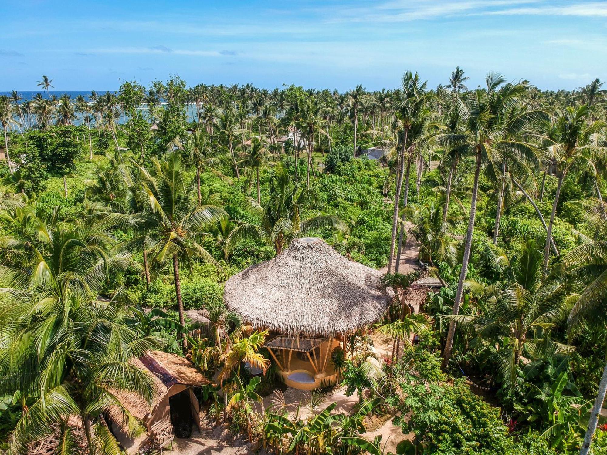 The Bamboo Houses - Tropical Garden & Empty Beach 제너럴 루나 외부 사진
