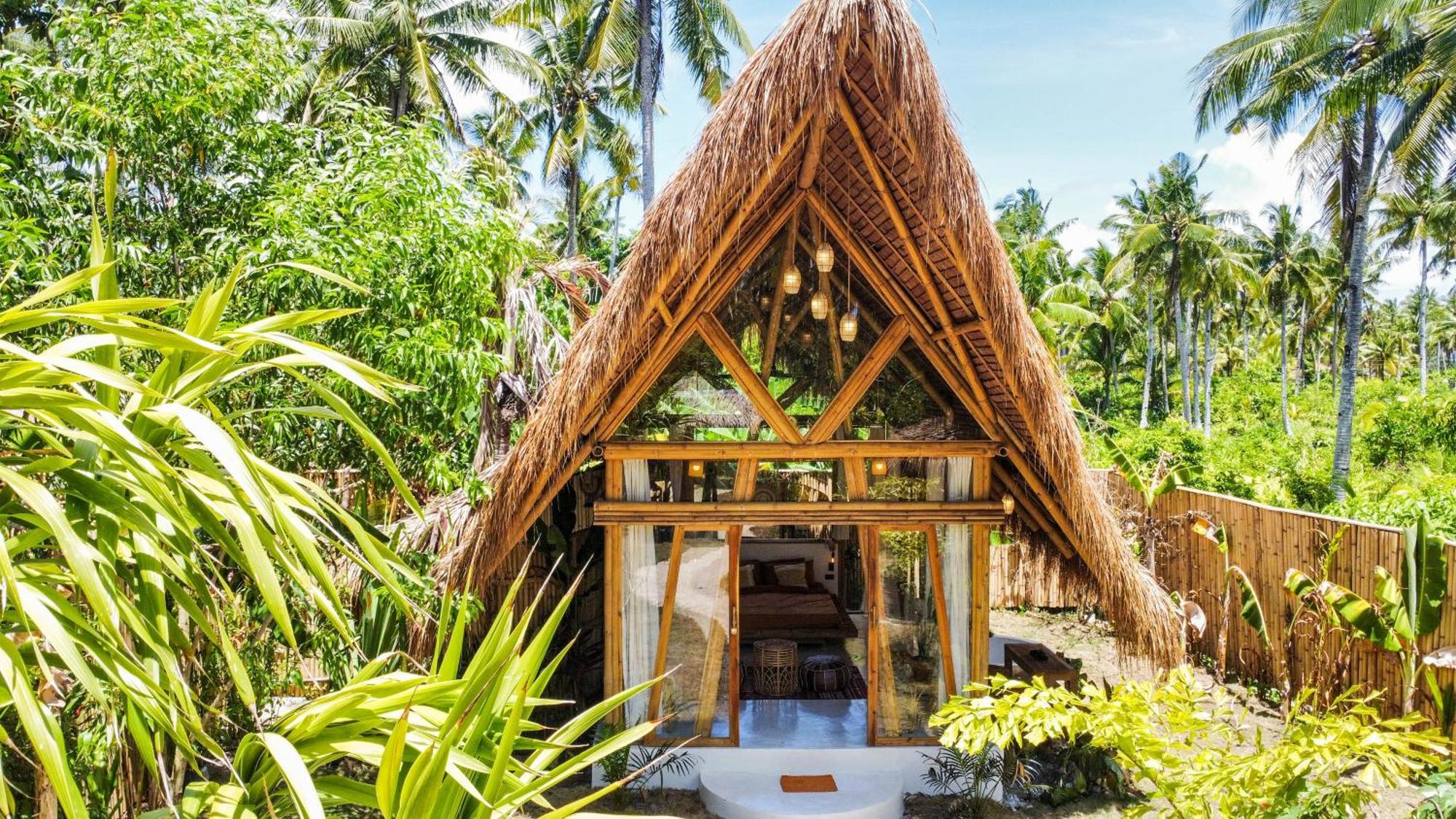 The Bamboo Houses - Tropical Garden & Empty Beach 제너럴 루나 외부 사진