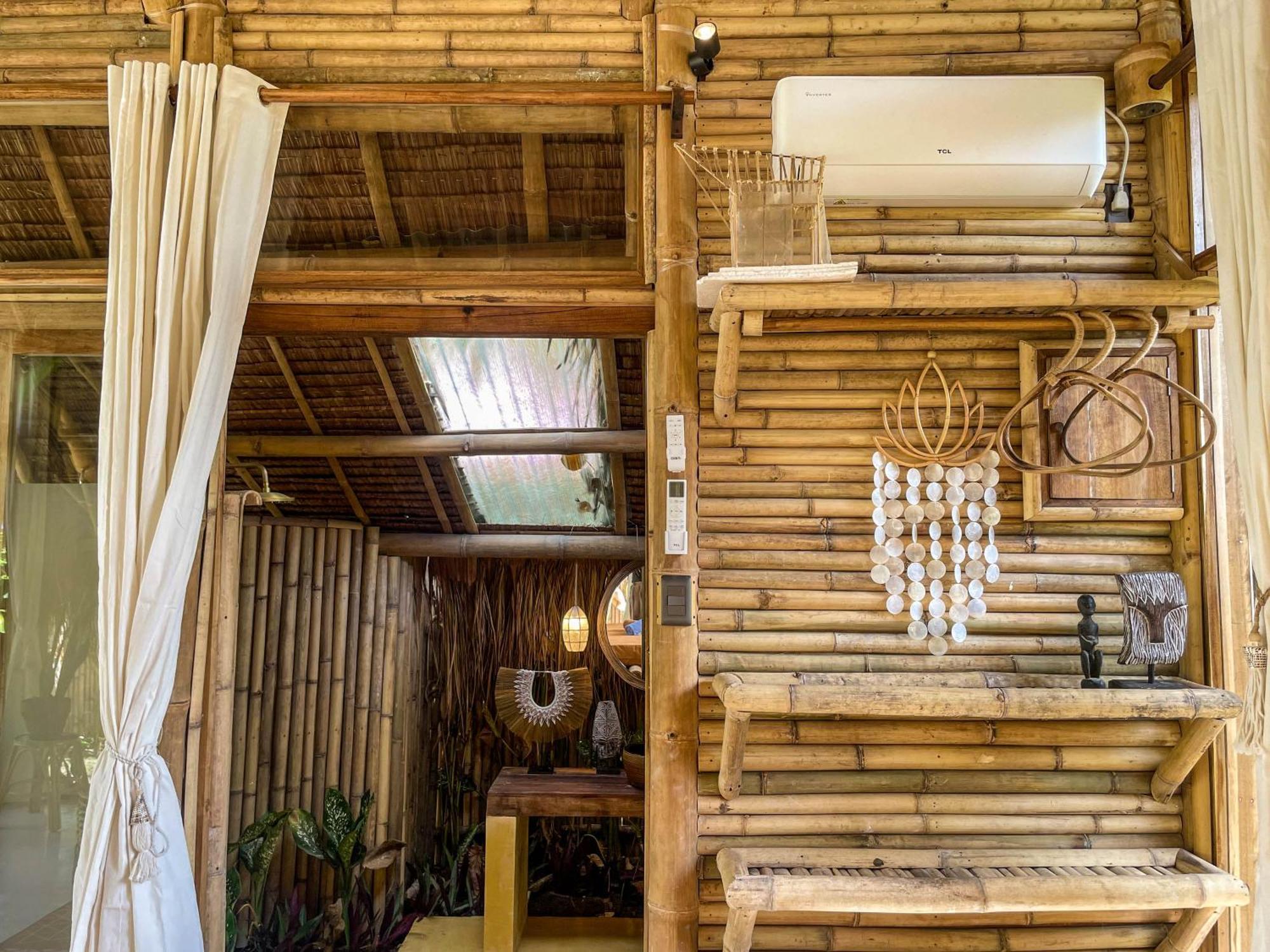 The Bamboo Houses - Tropical Garden & Empty Beach 제너럴 루나 외부 사진